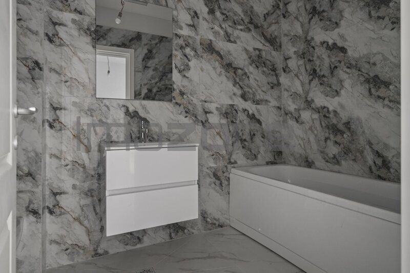 Doua camere, 77 mp, 20 mp terasa, etaj 4/10, se accepta credit, comision 0%, metrou